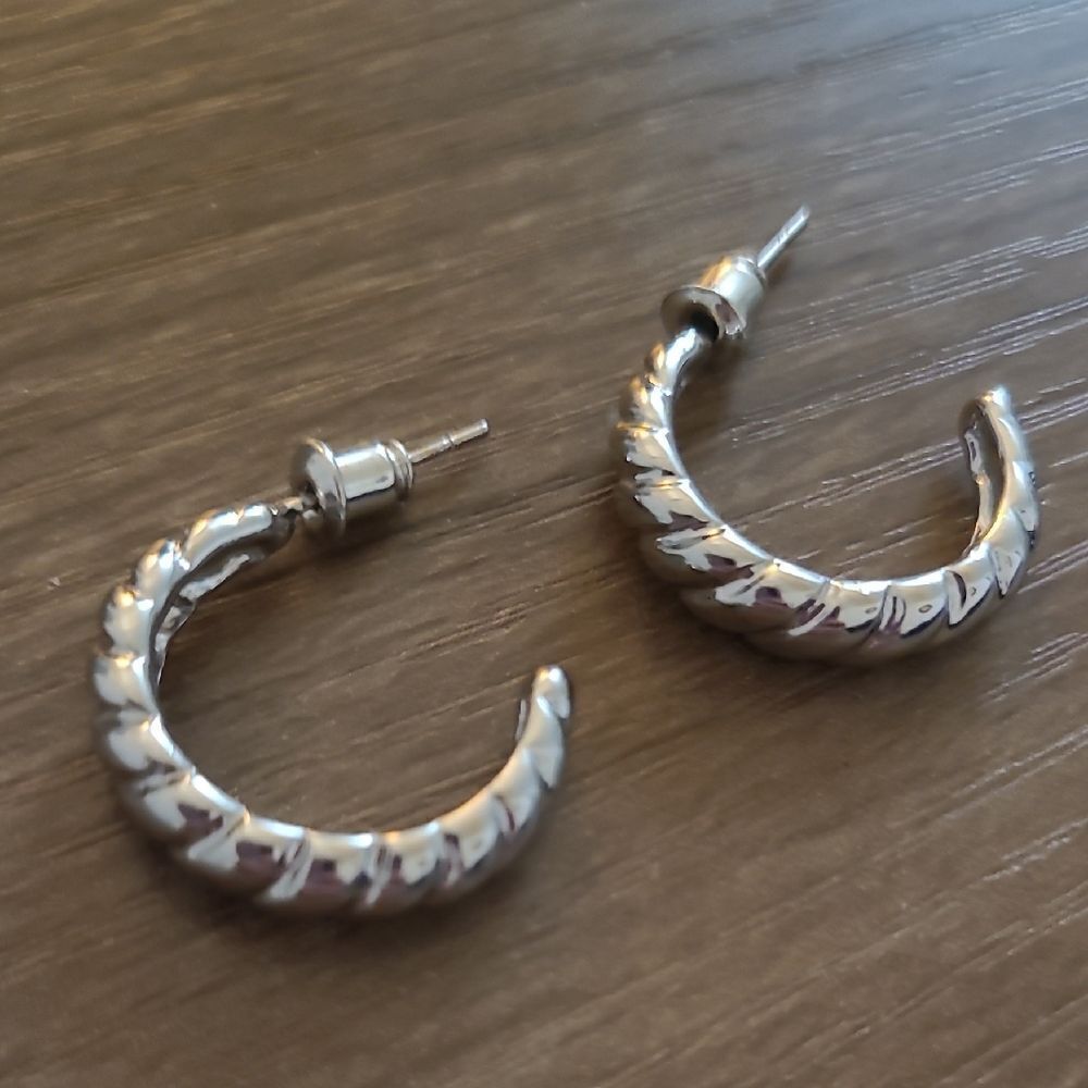 ♡♡♡ Twisted Silver Hoop Earrings  Rhodium Plated Rope Texture Huggies